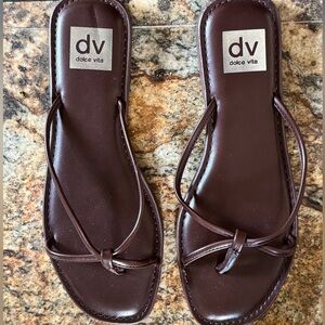 DOLCE VITA | chocolate brown flip flop sandals.